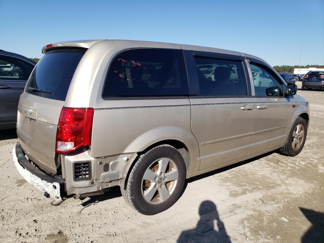 2013 Dodge Caravan VIN 2C4RDGBG2DR710785 Copart auction photo, rear end / minor dent/scratches damage thumbnail 3