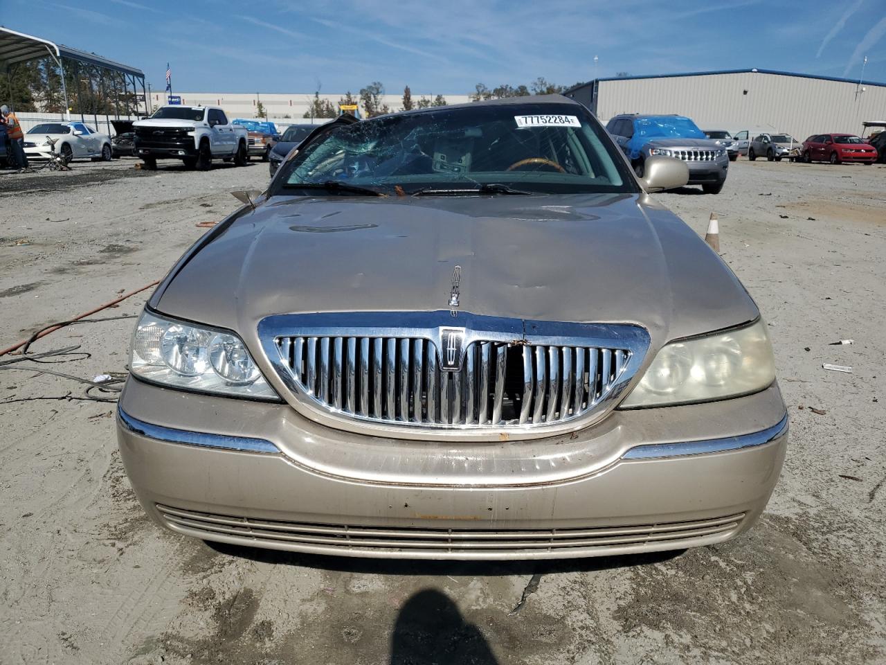2004 Lincoln Town Car VIN 1LNHM85W94Y672371 Copart auction photo, top/roof / side damage thumbnail 5