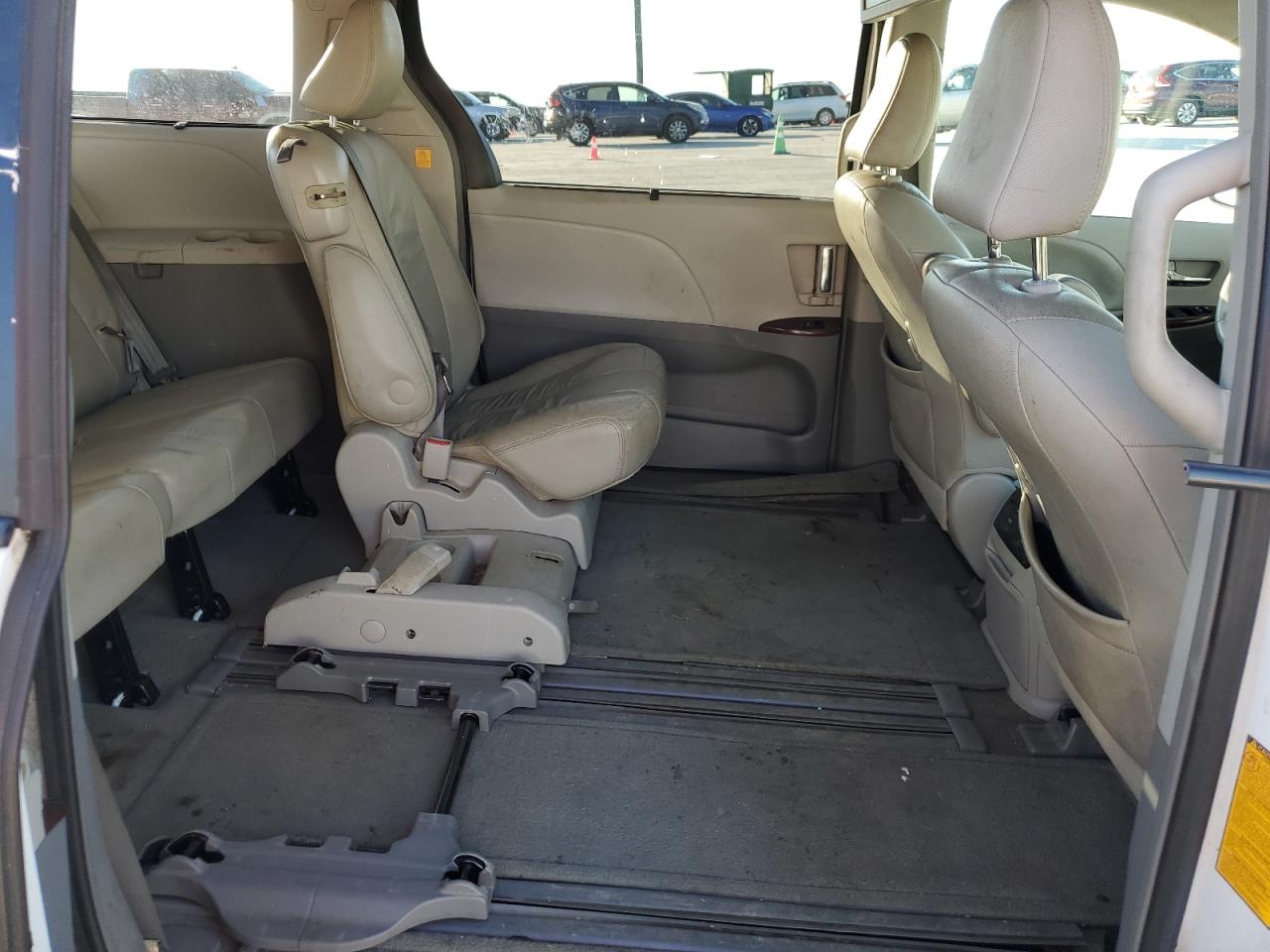 2012 Toyota Sienna VIN 5TDYK3DC8CS236884 Copart auction photo, front end / side damage thumbnail 11