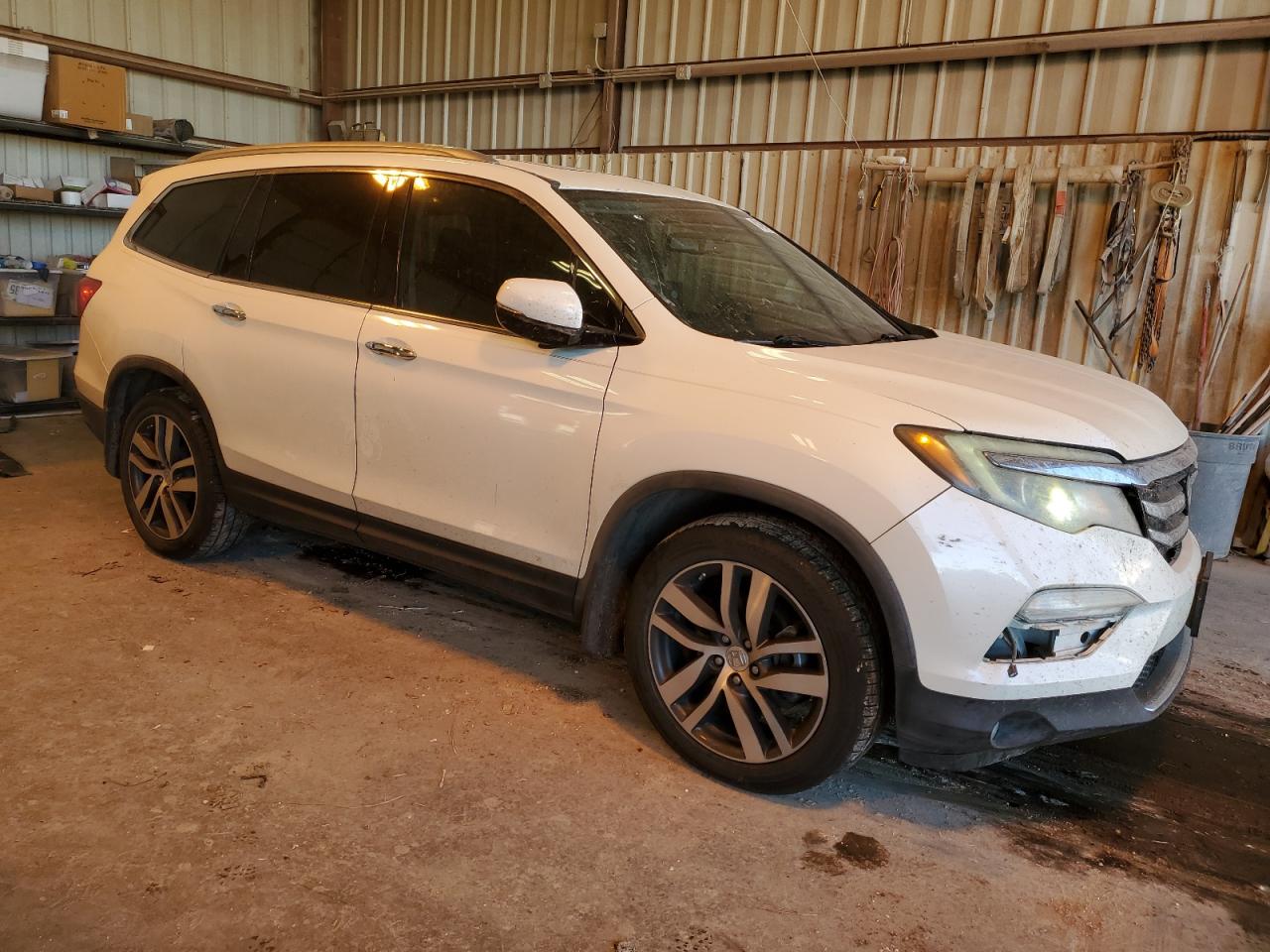 2016 Honda Pilot VIN 5FNYF6H00GB046058 Copart auction photo, front end / minor dent/scratches damage thumbnail 4