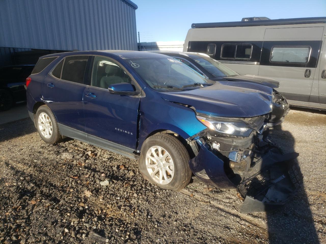 2019 Chevrolet Equinox VIN 2GNAXUEV9K6122224 Copart auction photo, front end / side damage thumbnail 4