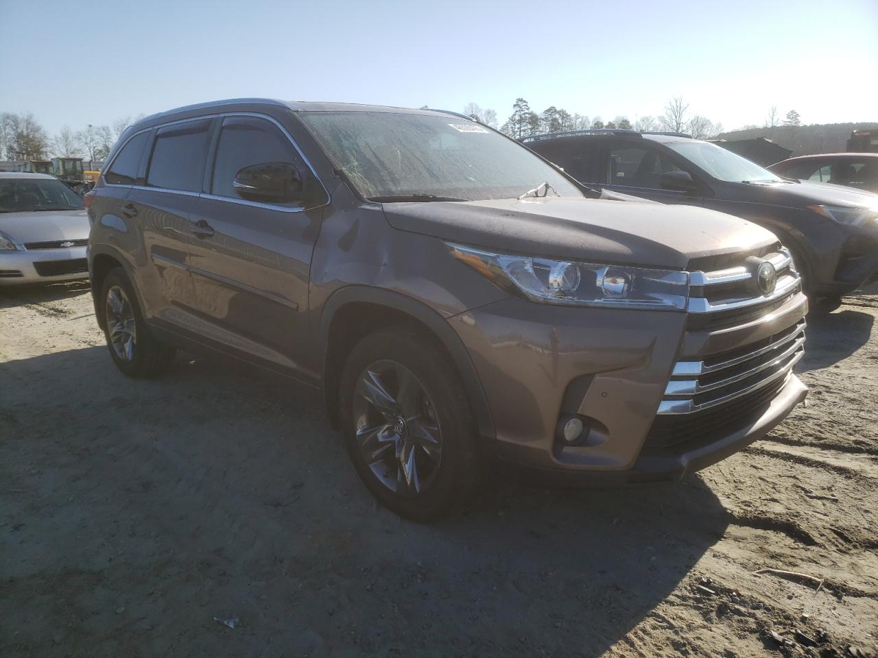 2018 Toyota Highlander VIN 5TDDZRFH5JS495710 Copart auction photo, front end / minor dent/scratches damage thumbnail 4