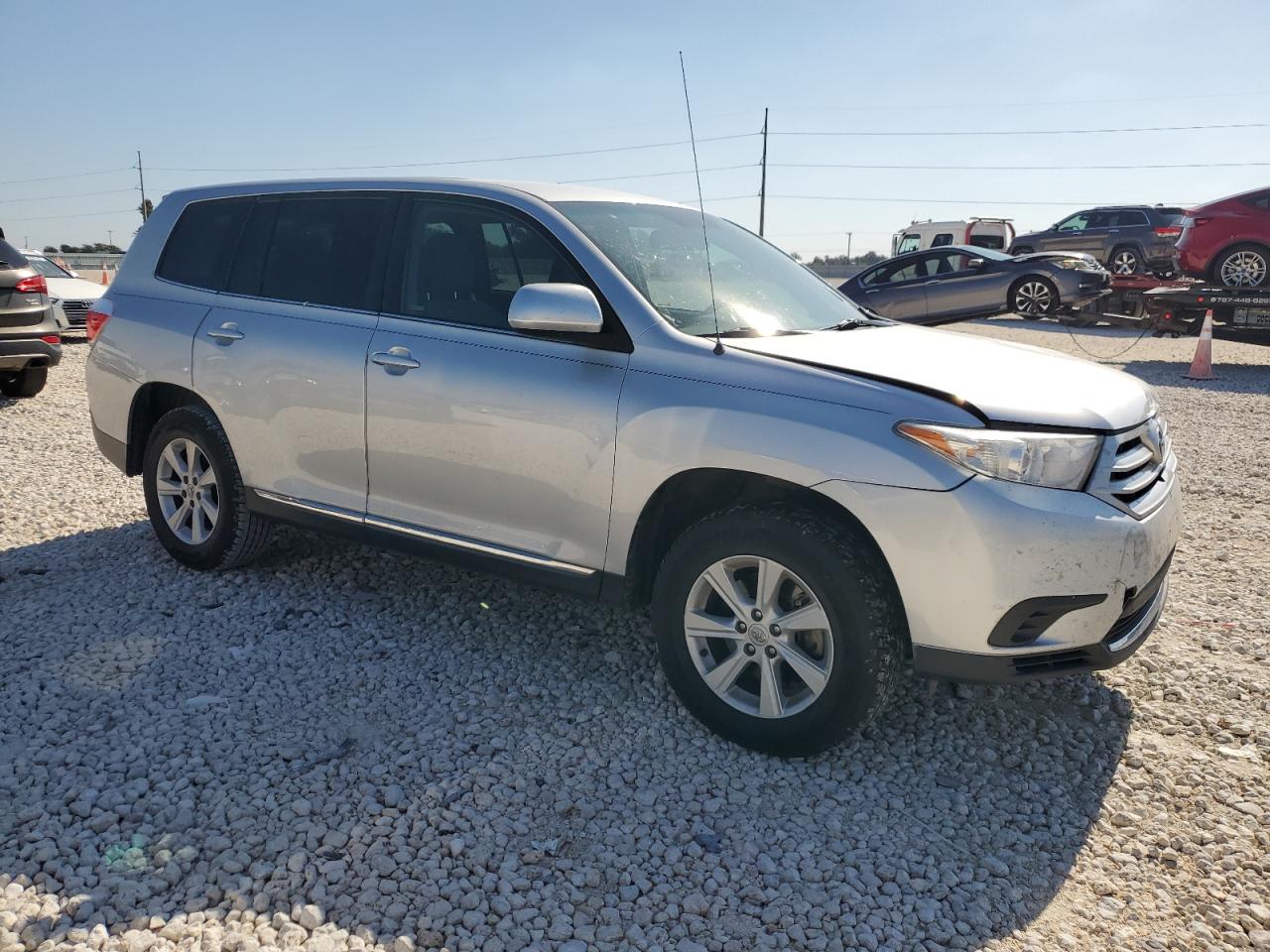 2011 Toyota Highlander VIN 5TDZK3EH2BS034037 Copart auction photo, front end / minor dent/scratches damage thumbnail 4