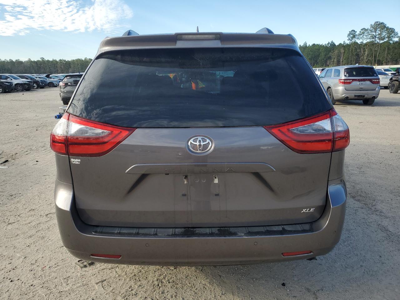 2020 Toyota Sienna VIN 5TDYZ3DC4LS073596 Copart auction photo, front end damage thumbnail 6