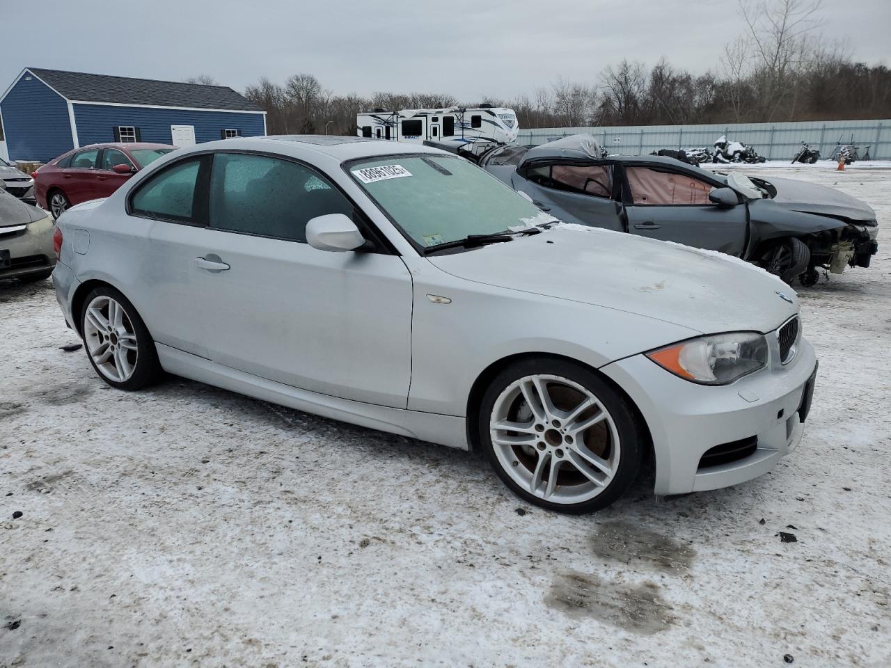 2011 BMW 1er VIN WBAUC9C5XBVM11106 Copart auction photo, water/flood damage thumbnail 4