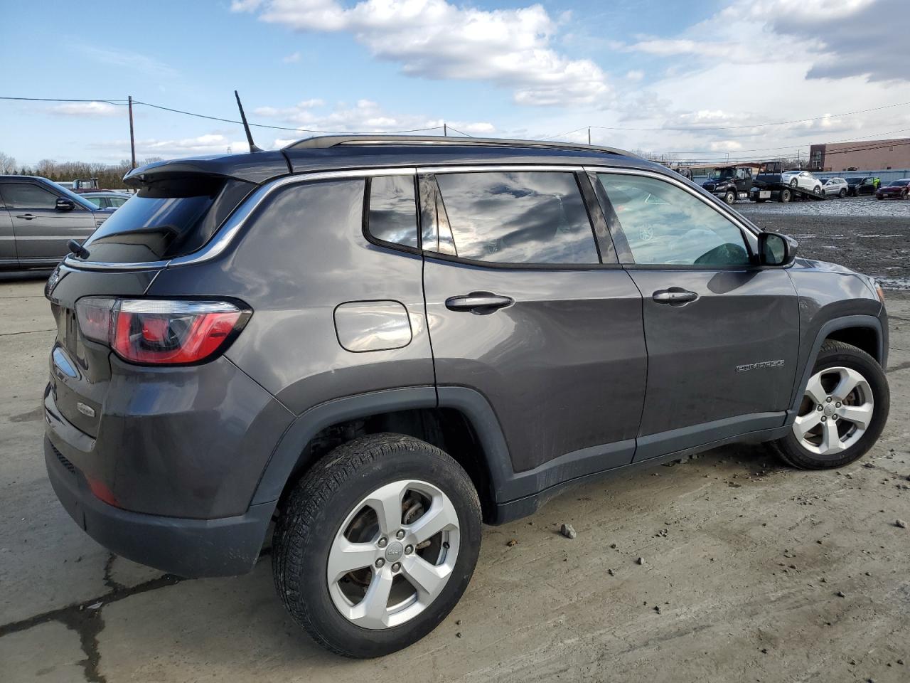 2018 Jeep Compass VIN 3C4NJDBB5JT492702 Copart auction photo, front end / side damage thumbnail 3