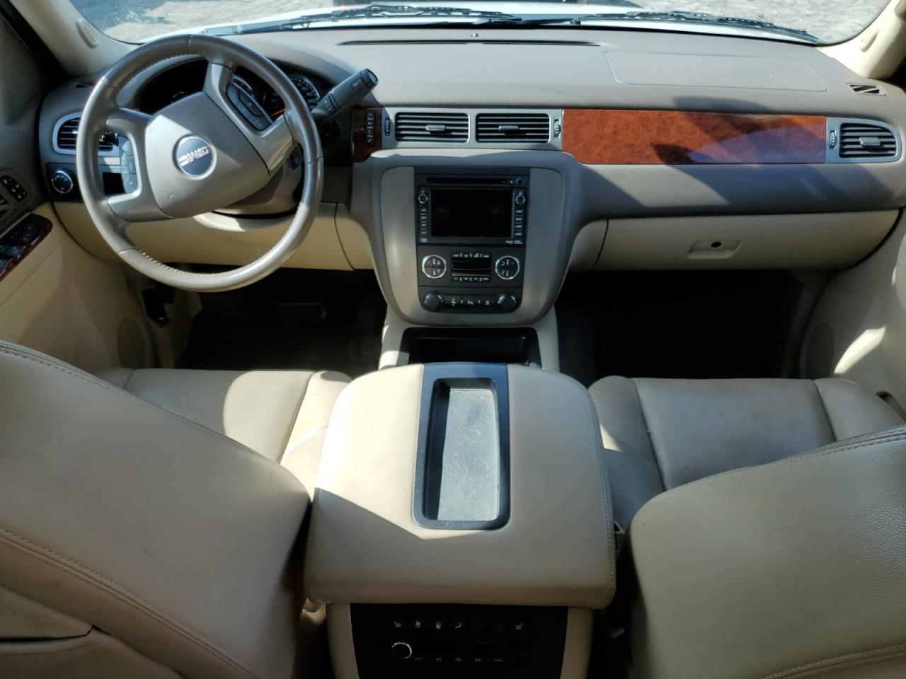 2011 GMC Yukon VIN 1GKS1CE05BR400428 Copart auction photo, minor dent/scratches / front end damage thumbnail 8