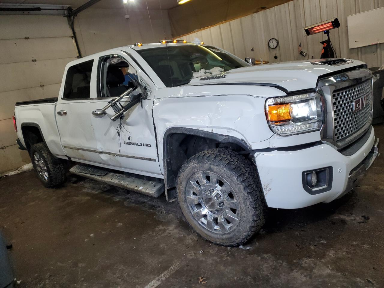 2017 GMC Sierra VIN 1GT12UEY3HF193774 Copart auction photo, front end / side damage thumbnail 4
