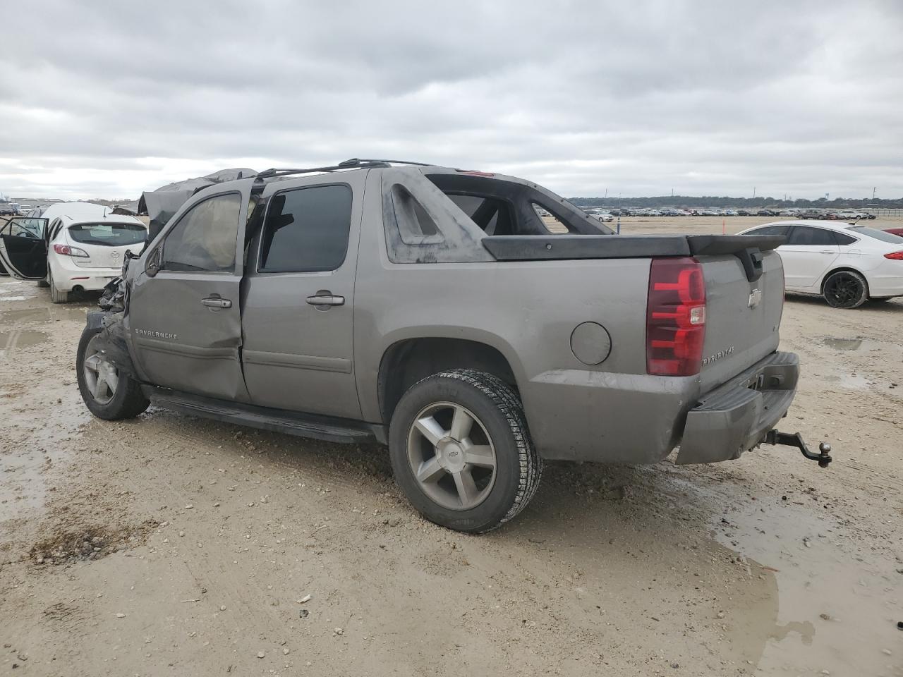 2008 Chevrolet Avalanche VIN 3GNEC12018G230435 Copart auction photo, front end / side damage thumbnail 2