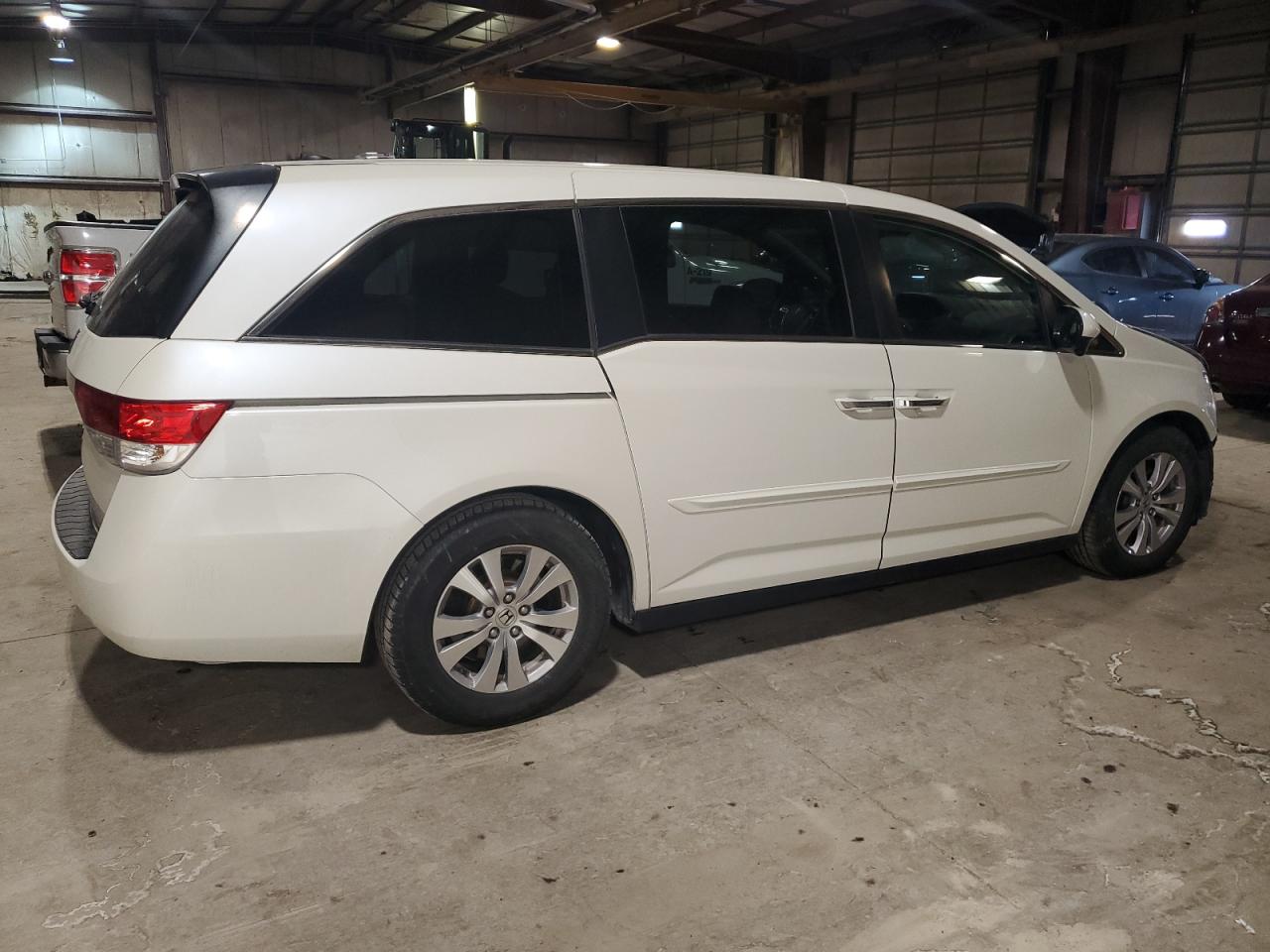 2016 Honda Odyssey VIN 5FNRL5H61GB067934 Copart auction photo, front end / minor dent/scratches damage thumbnail 3