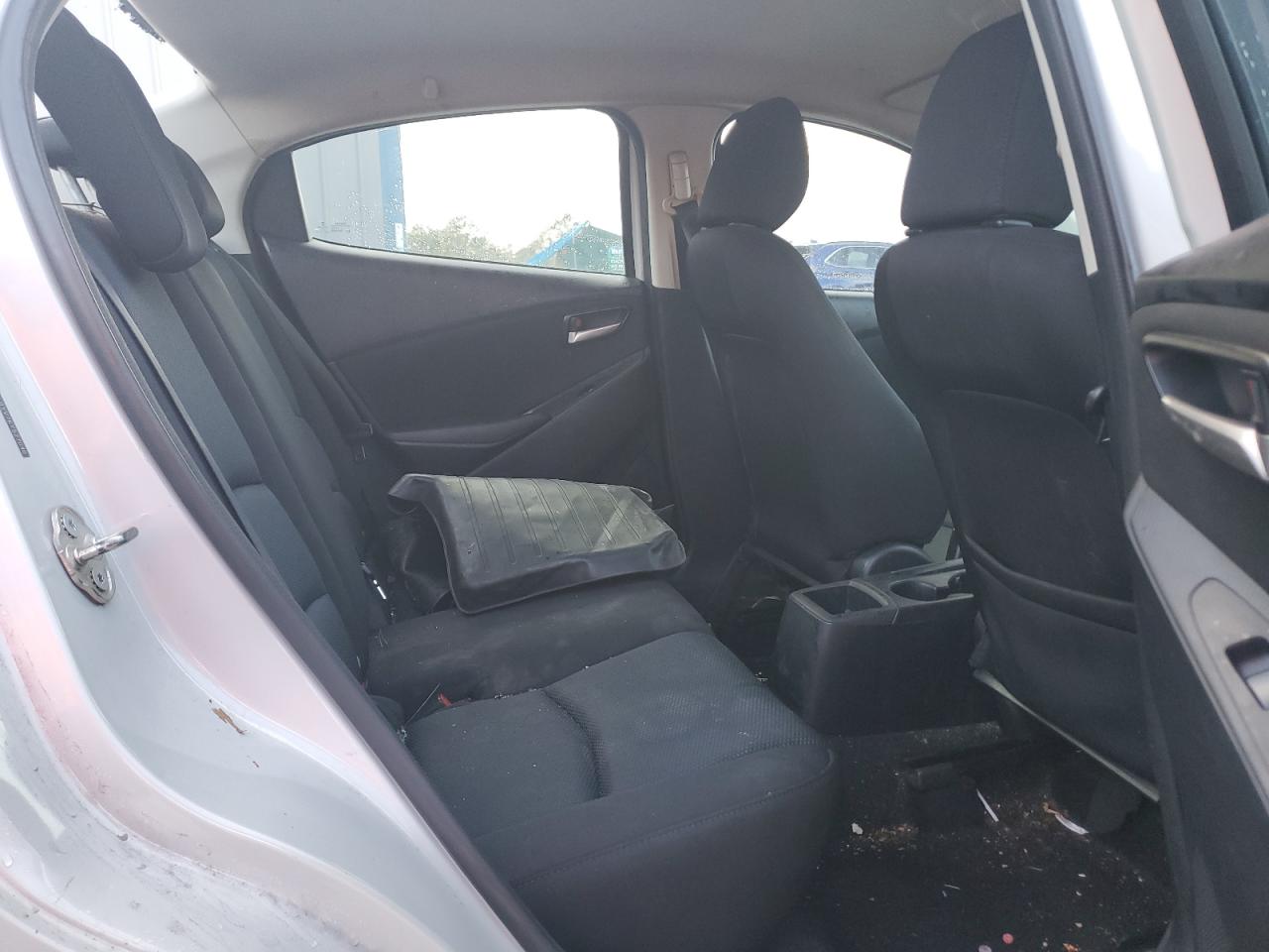 2019 Toyota Yaris VIN 3MYDLBYV7KY527046 Copart auction photo, rear end damage thumbnail 10