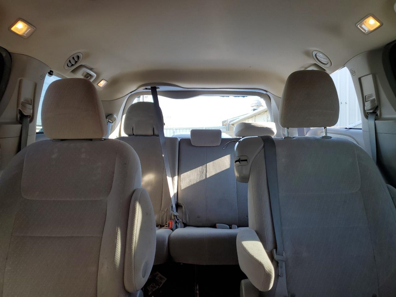 2016 Toyota Sienna VIN 5TDKK3DC0GS715750 Copart auction photo, rear end damage thumbnail 10