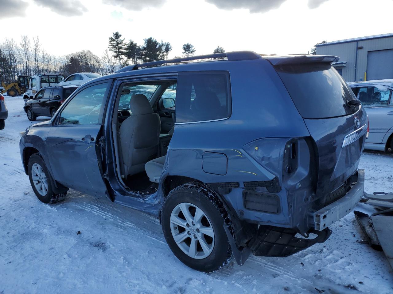 2011 Toyota Highlander VIN 5TDBK3EH6BS079967 Copart auction photo, rear end / side damage thumbnail 2