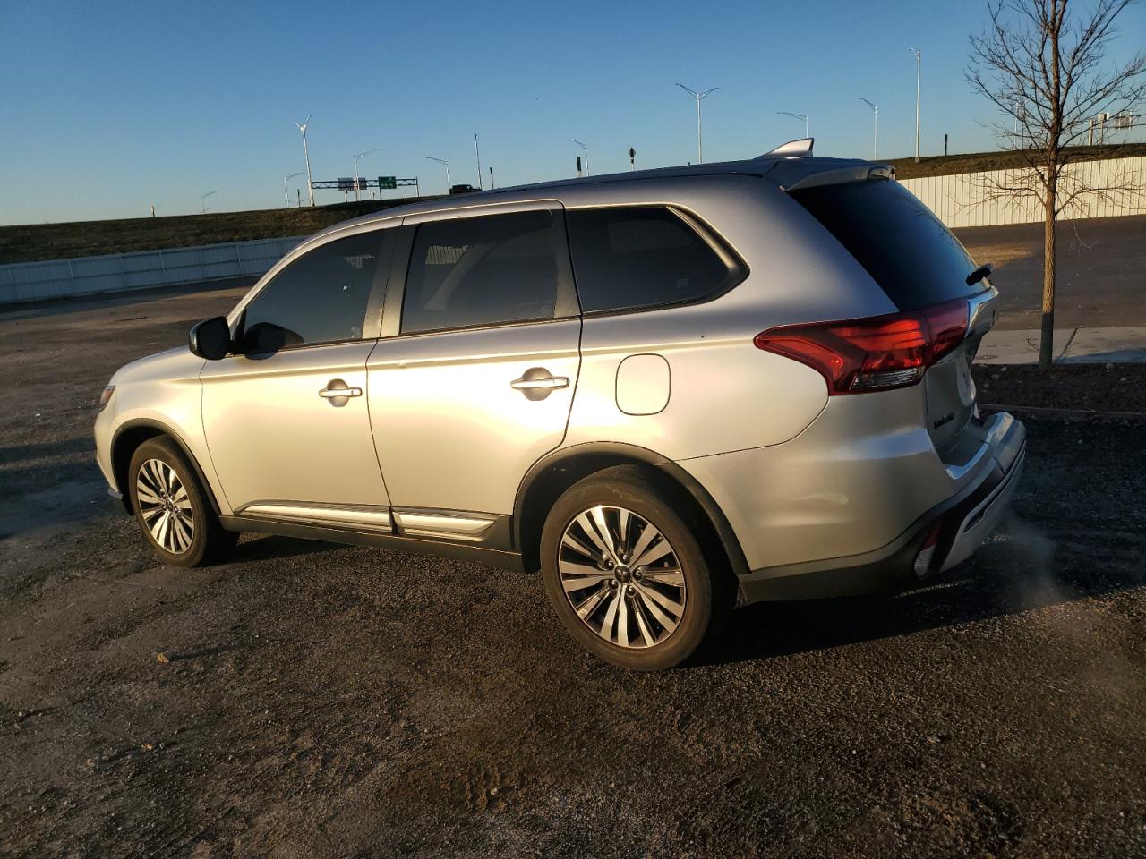 2019 Mitsubishi Outlander VIN JA4AD2A30KZ007892 Copart auction photo, rear end / minor dent/scratches damage thumbnail 2