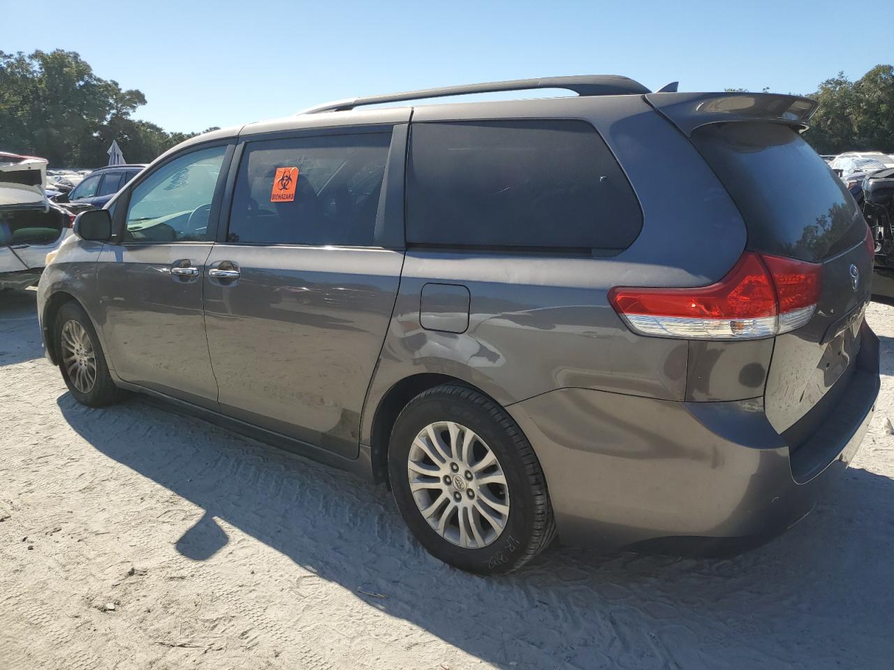 2011 Toyota Sienna VIN 5TDYK3DC9BS083690 Copart auction photo, rear end / side damage thumbnail 2