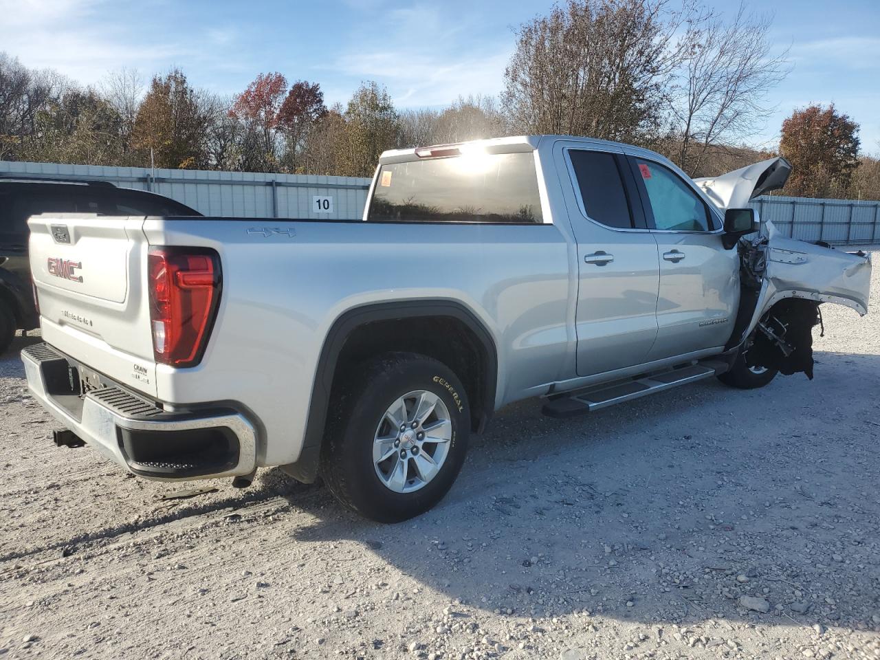 2022 GMC Sierra VIN 1GTR9BED5NZ113756 Copart auction photo, front end / side damage thumbnail 3
