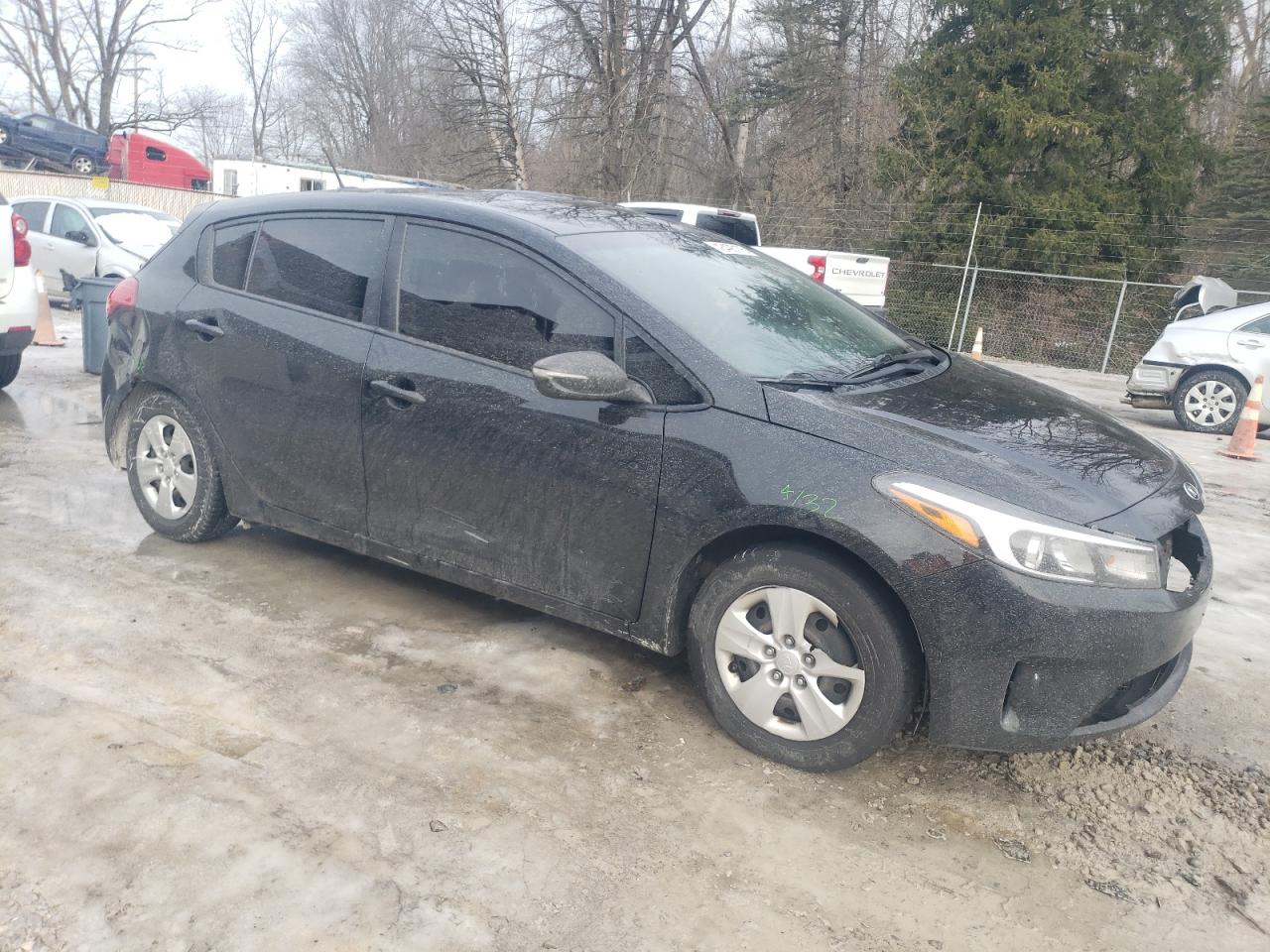 2017 KIA Forte VIN KNAFK5A82H5667976 Copart auction photo, front end / side damage thumbnail 4