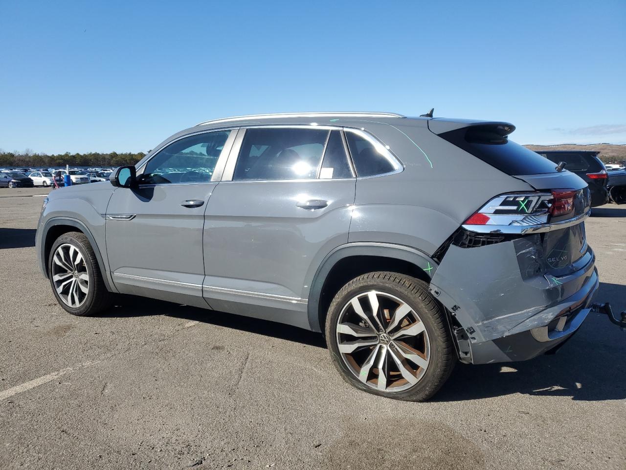2021 Volkswagen Atlas VIN 1V2SE2CA4MC236762 Copart auction photo, rear end / minor dent/scratches damage thumbnail 2