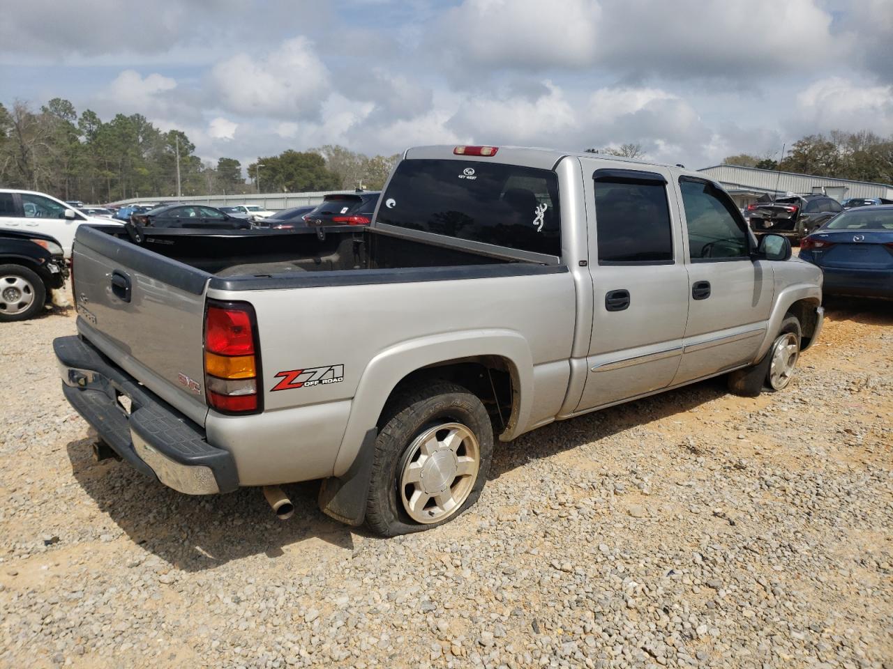 2005 GMC Sierra VIN 2GTEK13T551401678 Copart auction photo, rear end damage thumbnail 3