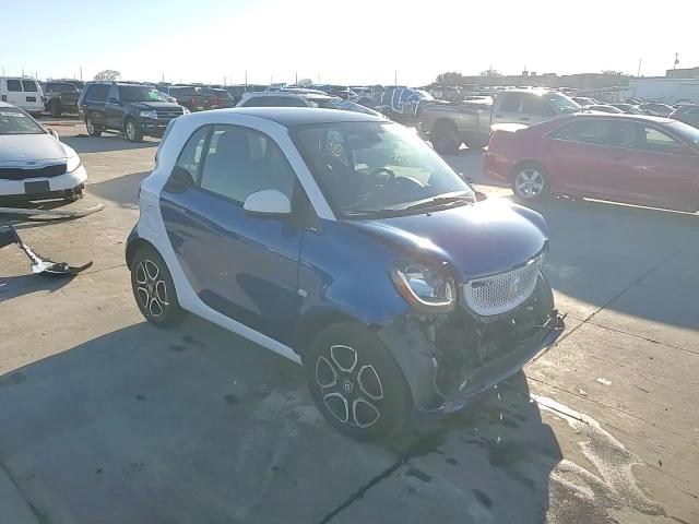 2016 Smart Fortwo VIN WMEFJ5DA4GK058071 Copart auction photo, front end damage thumbnail 14