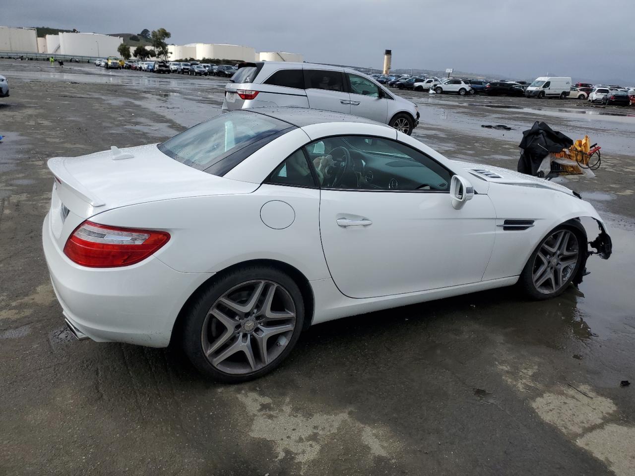 2016 Mercedes-Benz SLK-klasse VIN WDDPK3JA6GF118441 Copart auction photo, front end damage thumbnail 3