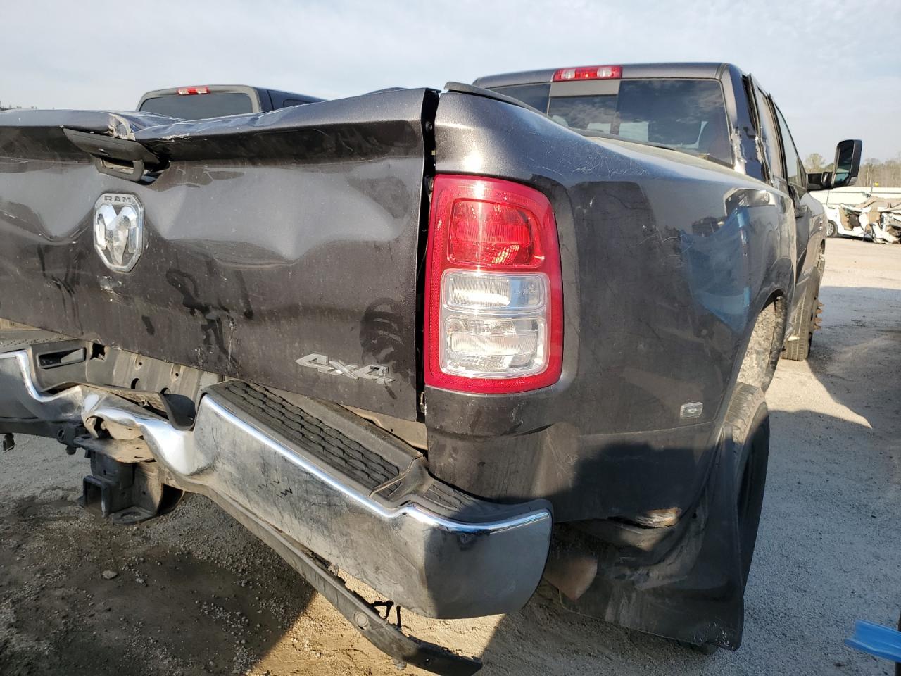 2022 RAM 3500 VIN 3C63RRGL6NG134674 Copart auction photo, side / rear end damage thumbnail 4