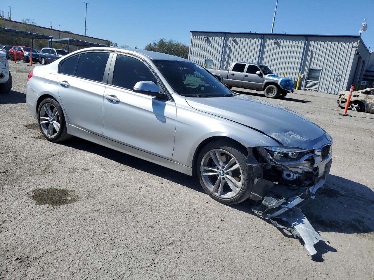 2016 BMW 3er VIN WBA8E1G50GNT99725 Copart auction photo, front end damage thumbnail 4