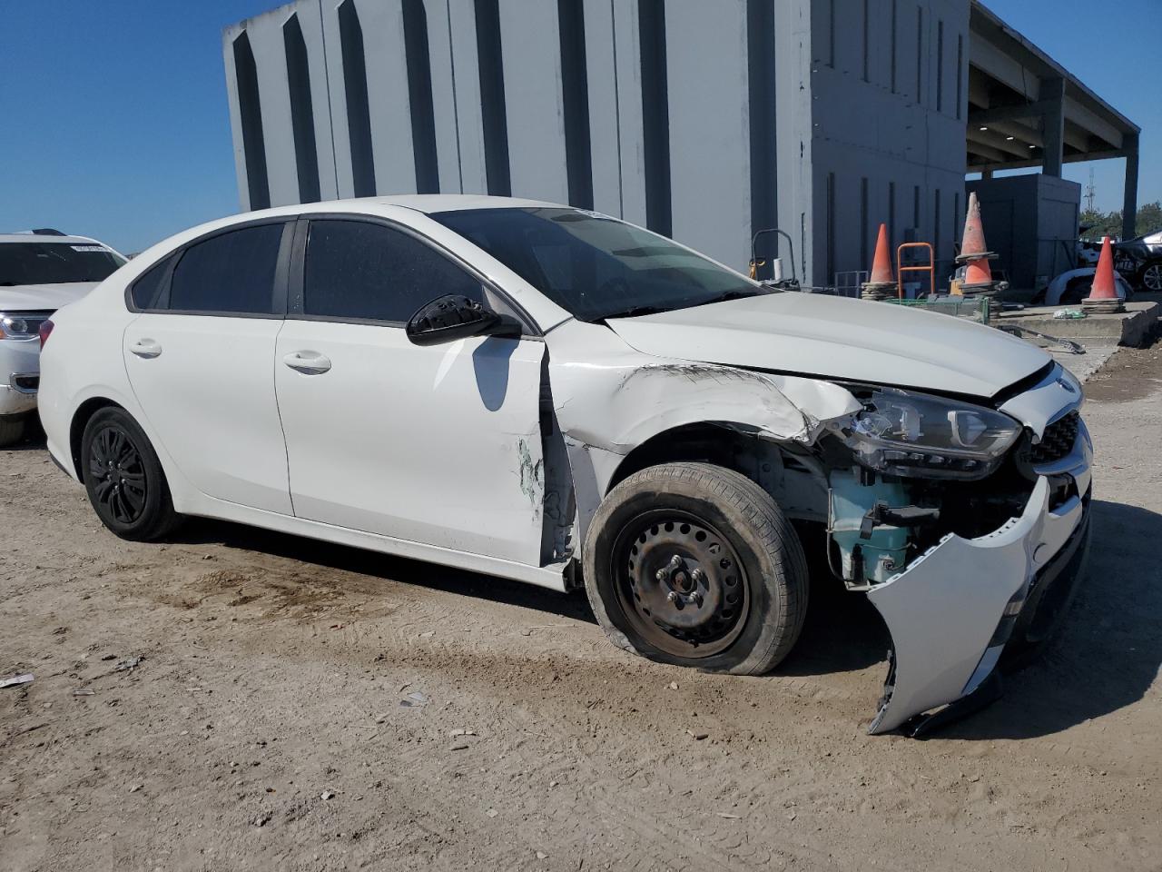 2020 KIA Forte VIN 3KPF24AD9LE160080 Copart auction photo, front end / side damage thumbnail 4