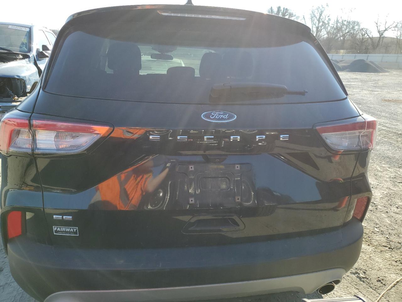 2022 Ford Escape VIN 1FMCU0G61NUB15035 Copart auction photo, front end / side damage thumbnail 6