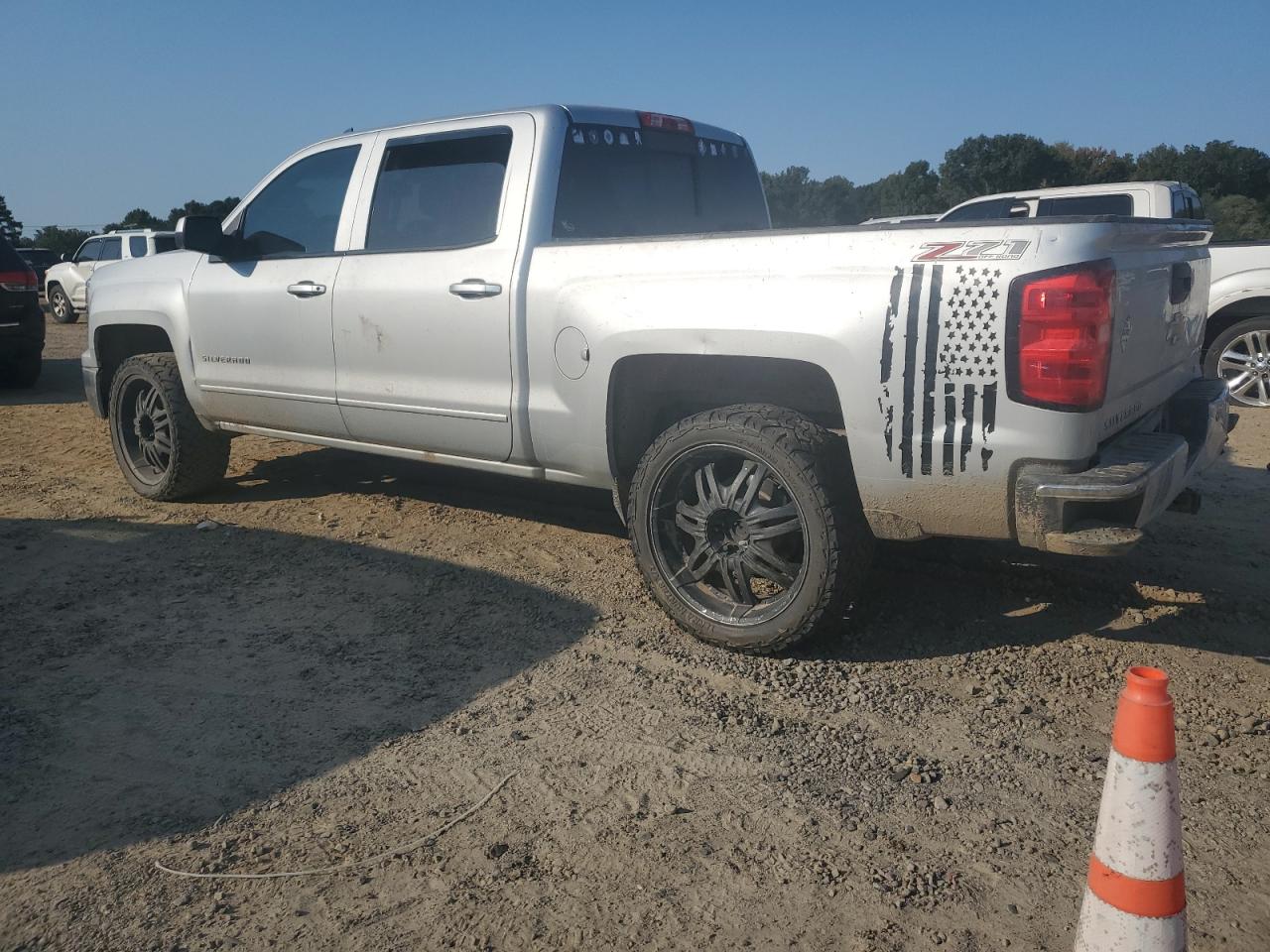 2015 Chevrolet Silverado VIN 3GCUKREC8FG133970 Copart auction photo, all over damage thumbnail 2