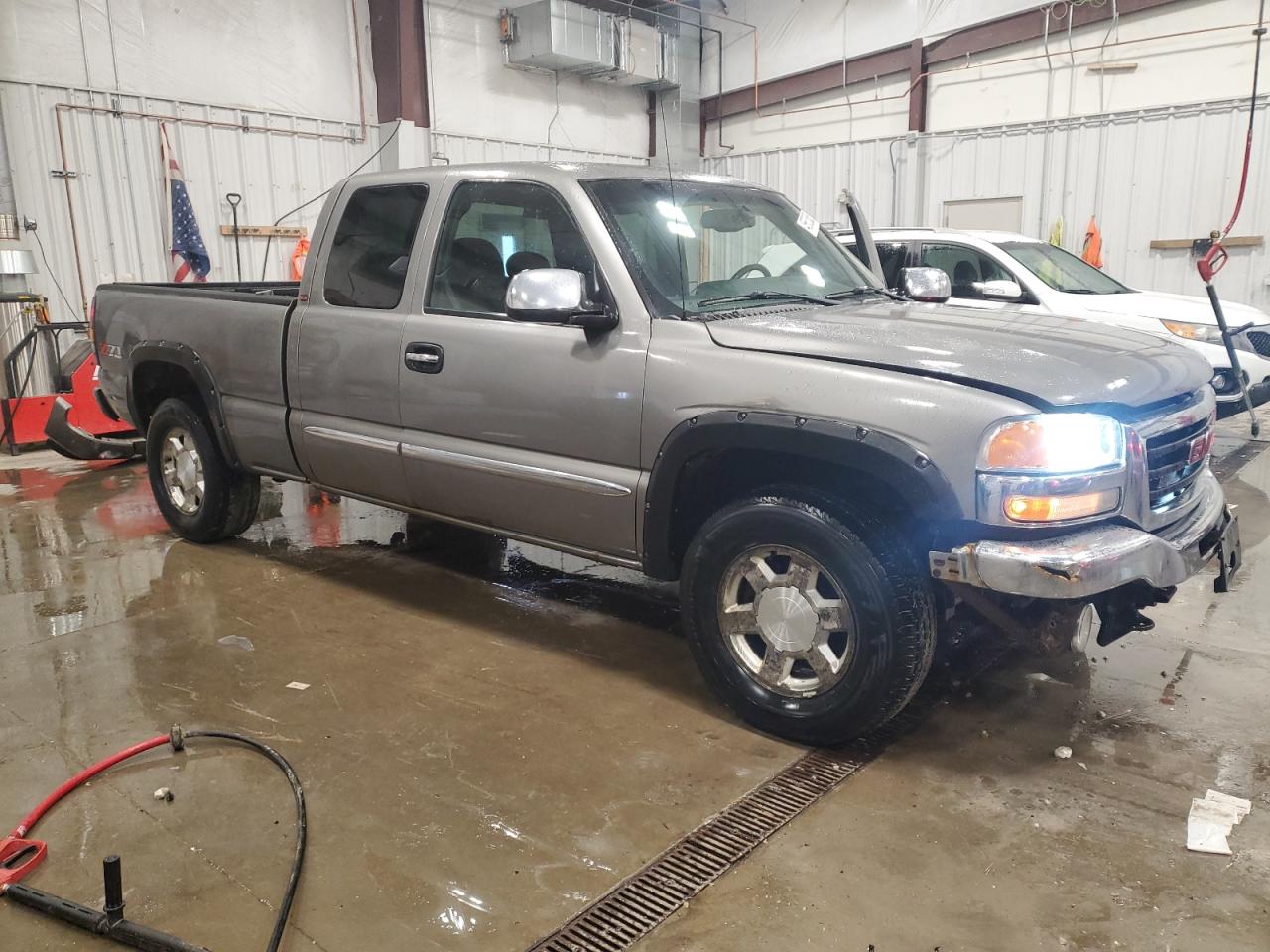 2007 GMC Sierra VIN 1GTEK19Z17Z115090 Copart auction photo, front end damage thumbnail 4