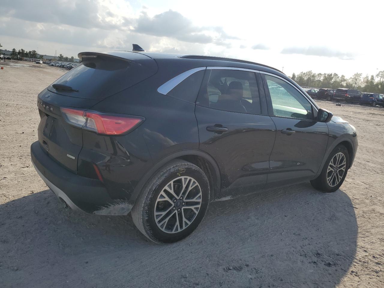 2020 Ford Escape VIN 1FMCU0H6XLUB01906 Copart auction photo, front end damage thumbnail 3