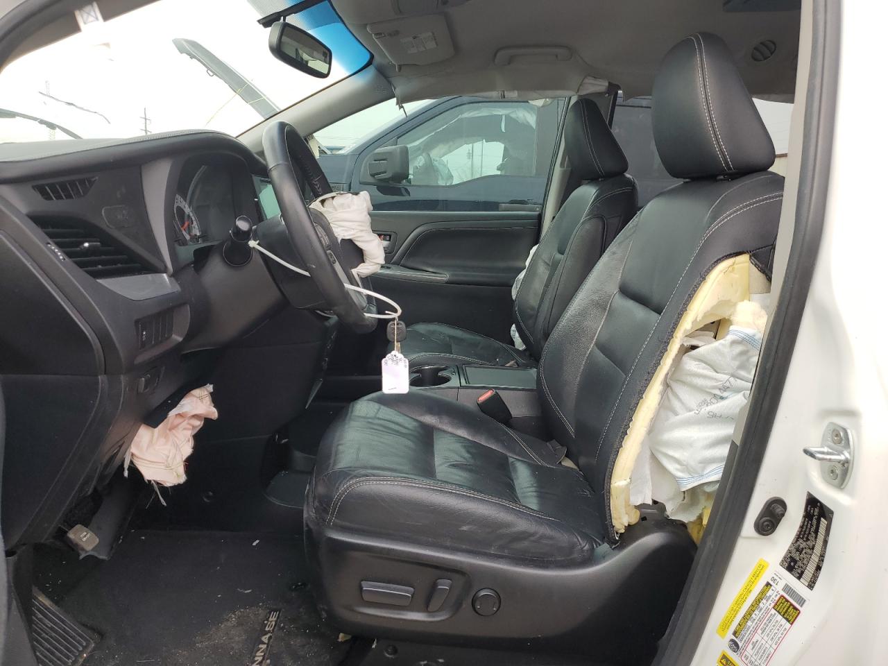 2017 Toyota Sienna VIN 5TDXZ3DC5HS851844 Copart auction photo, front end damage thumbnail 7
