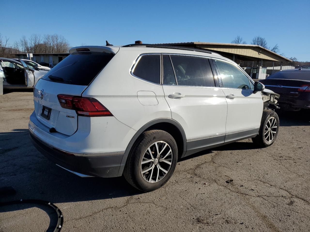 2021 Volkswagen Tiguan VIN 3VV2B7AXXMM117399 Copart auction photo, front end damage thumbnail 3
