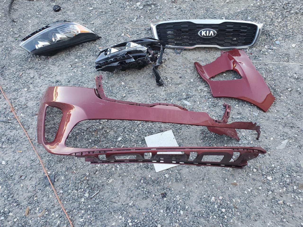 2020 KIA Sorento VIN 5XYPG4A30LG688719 Copart auction photo, front end / minor dent/scratches damage thumbnail 15