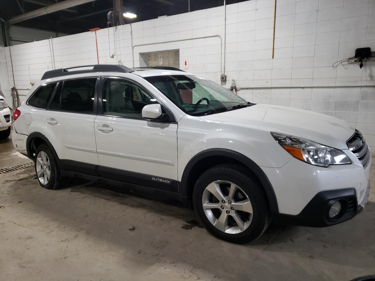 2014 Subaru Outback VIN 4S4BRCLC3E3272002 Copart auction photo, rear end damage thumbnail 4