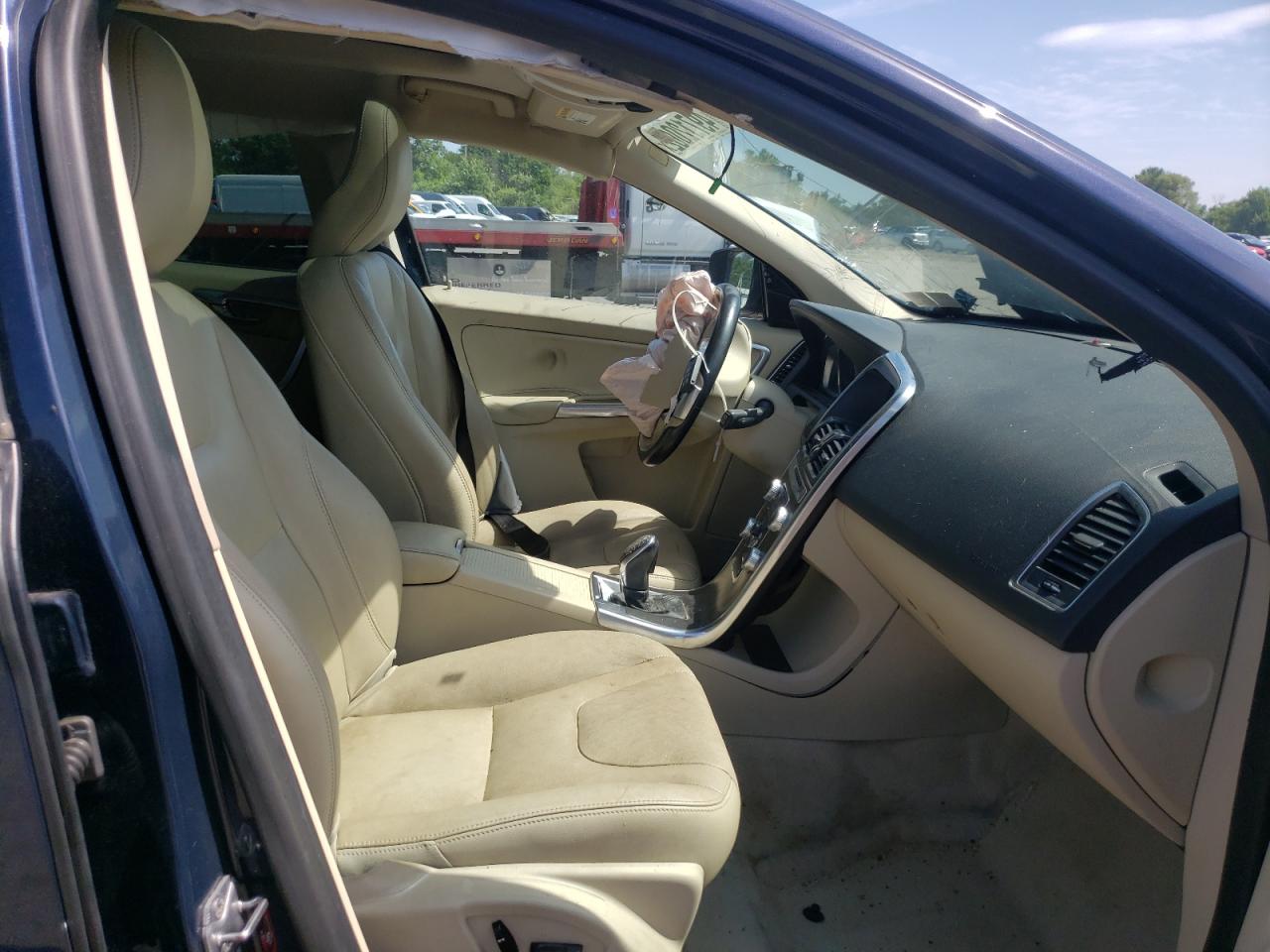 2015 Volvo XC60 VIN YV4612RKXF2668776 Copart auction photo, front end / rear end damage thumbnail 5