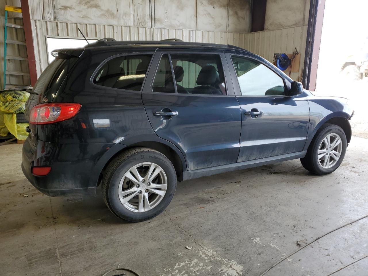 2011 Hyundai Santa Fe VIN 5XYZHDAG4BG043031 Copart auction photo, front end damage thumbnail 3