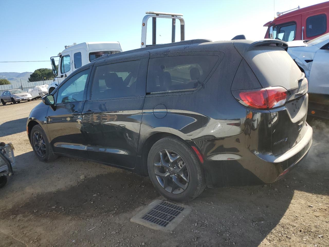 2020 Chrysler Pacifica VIN 2C4RC1EG0LR146807 Copart auction photo, side damage thumbnail 2