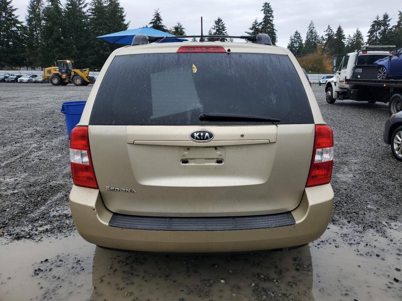 2007 KIA Sedona VIN KNDMB133676124966 Copart auction photo, vandalism damage thumbnail 6