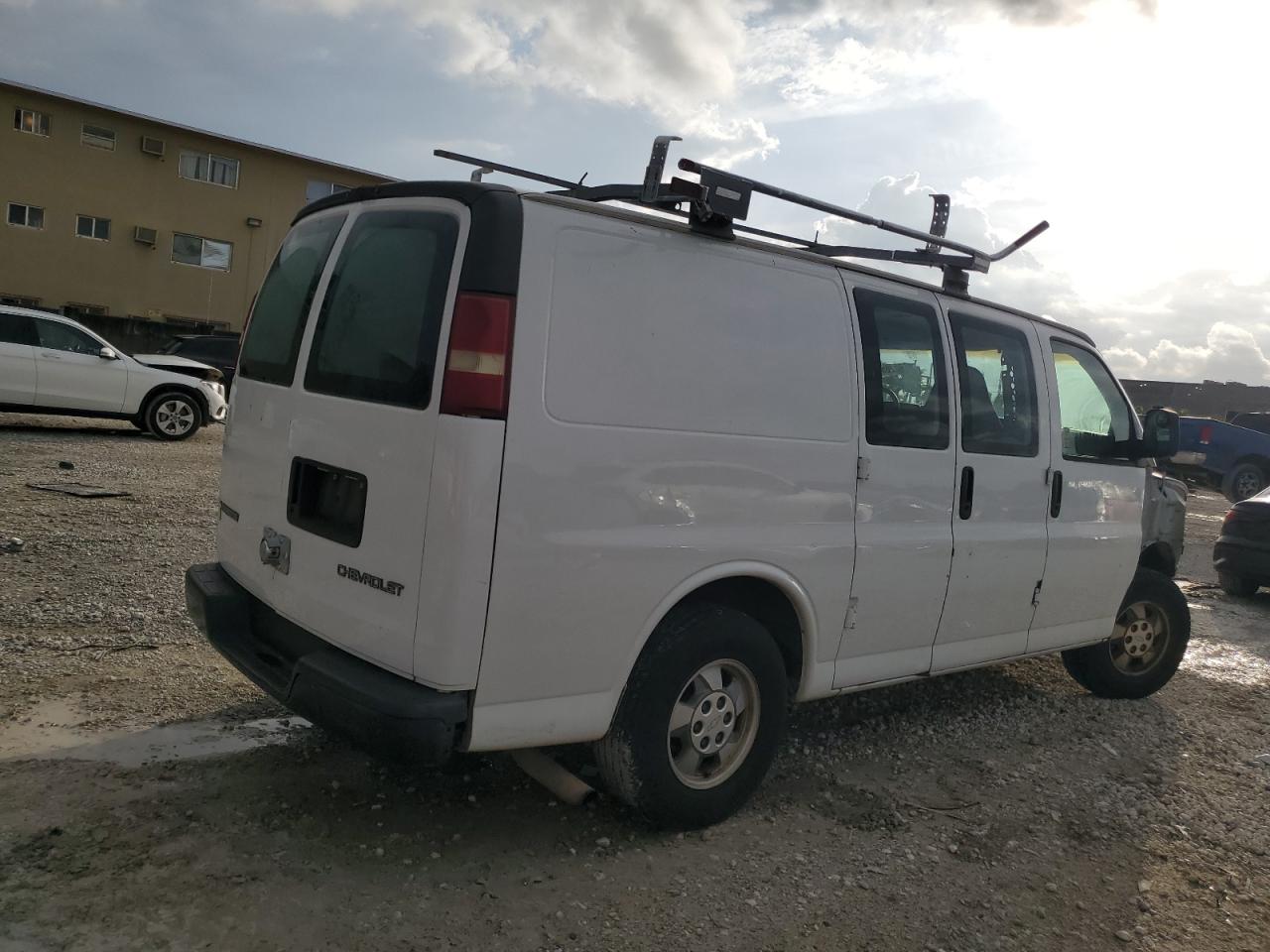 2003 Chevrolet Express VIN 1GCEG15X231136030 Copart auction photo, front end / minor dent/scratches damage thumbnail 3