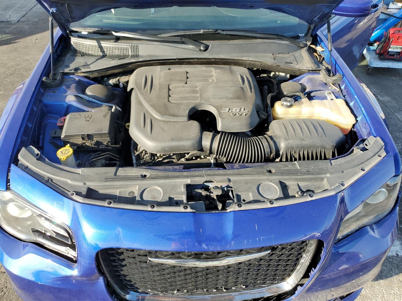 2018 Chrysler 300 VIN 2C3CCABGXJH213978 Copart auction photo, front end damage thumbnail 12