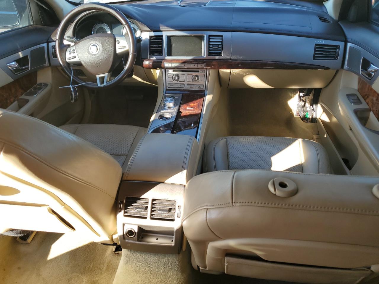 2010 Jaguar XF VIN SAJWA0GB2ALR74997 Copart auction photo, front end / minor dent/scratches damage thumbnail 8