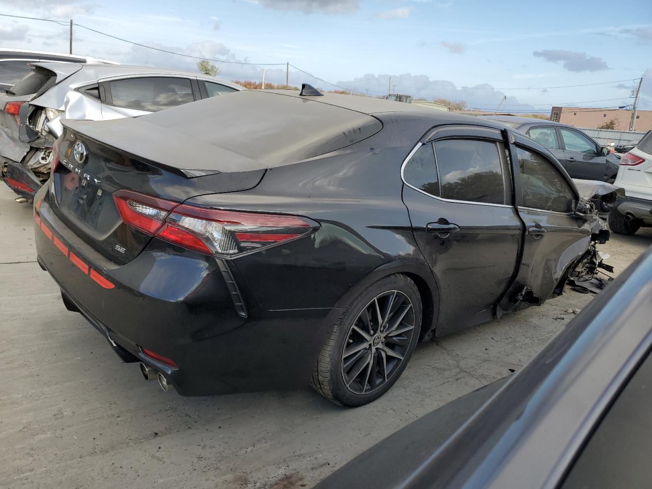 2021 Toyota Camry VIN 4T1G11AK4MU485867 Copart auction photo, front end / side damage thumbnail 3