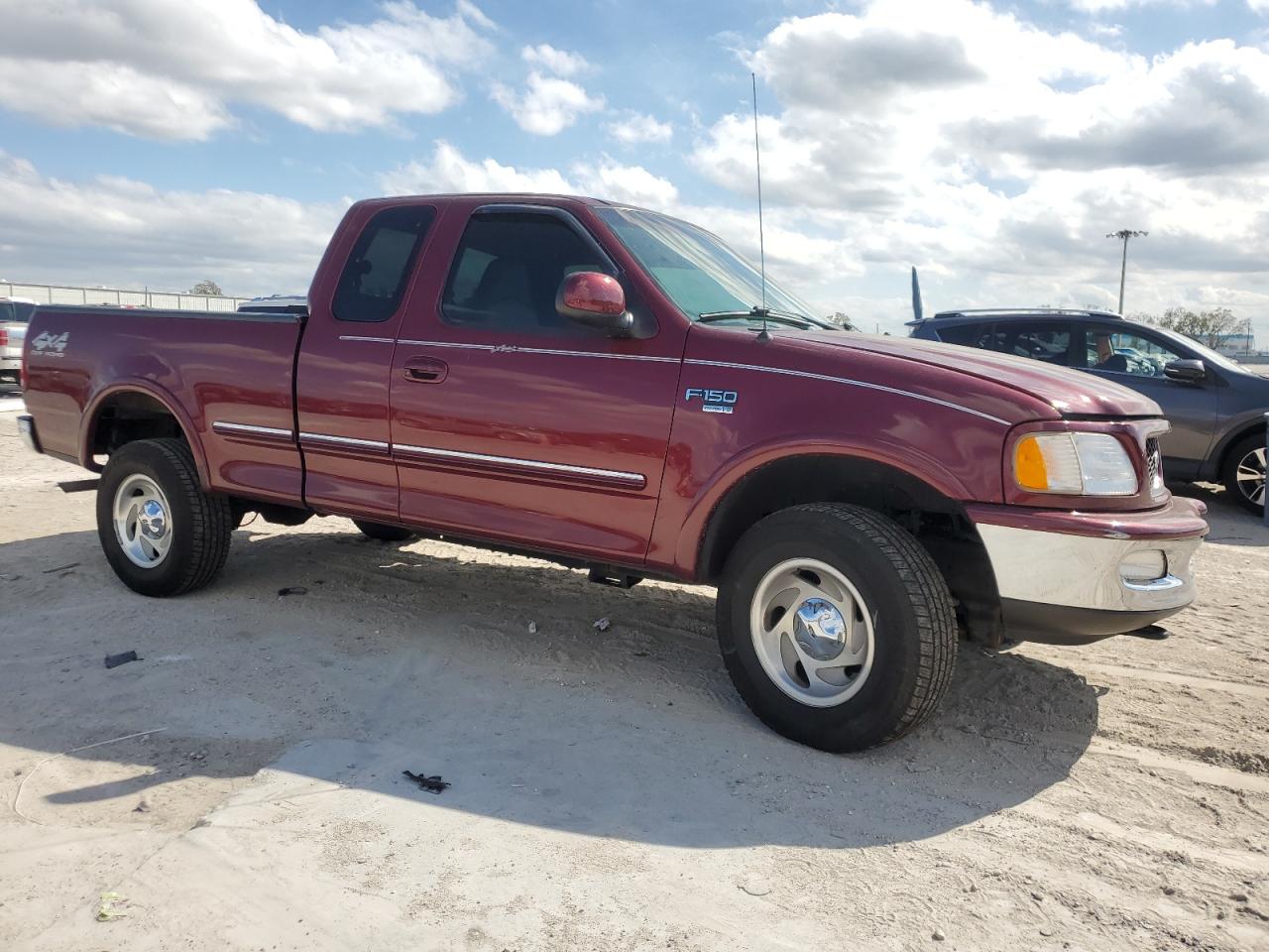 1998 Ford F-150 VIN 1FTRX18L0WNA45331 Copart auction photo, front end damage thumbnail 4