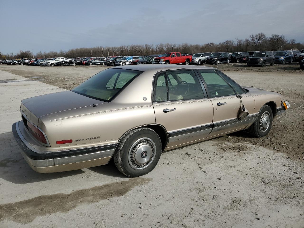 1994 Buick Park Avenue VIN 1G4CW52L5R1606445 Copart auction photo, front end / side damage thumbnail 3