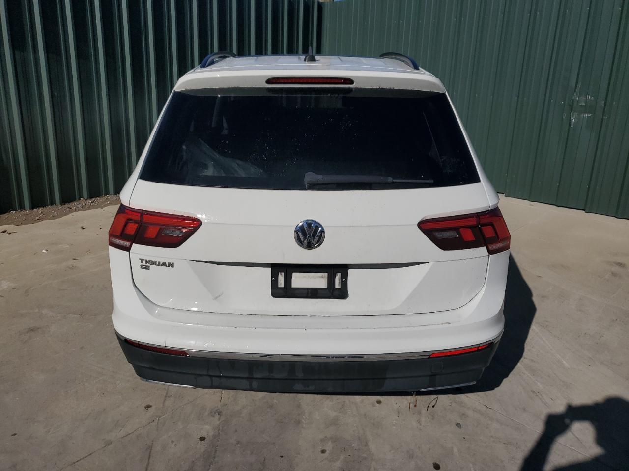 2020 Volkswagen Tiguan VIN 3VV3B7AX5LM101484 Copart auction photo, minor dent/scratches damage thumbnail 6