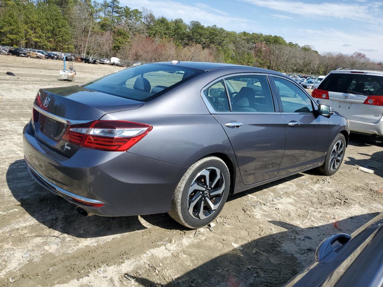 2017 Honda Accord VIN 1HGCR2F7XHA256818 Copart auction photo, front end damage thumbnail 3