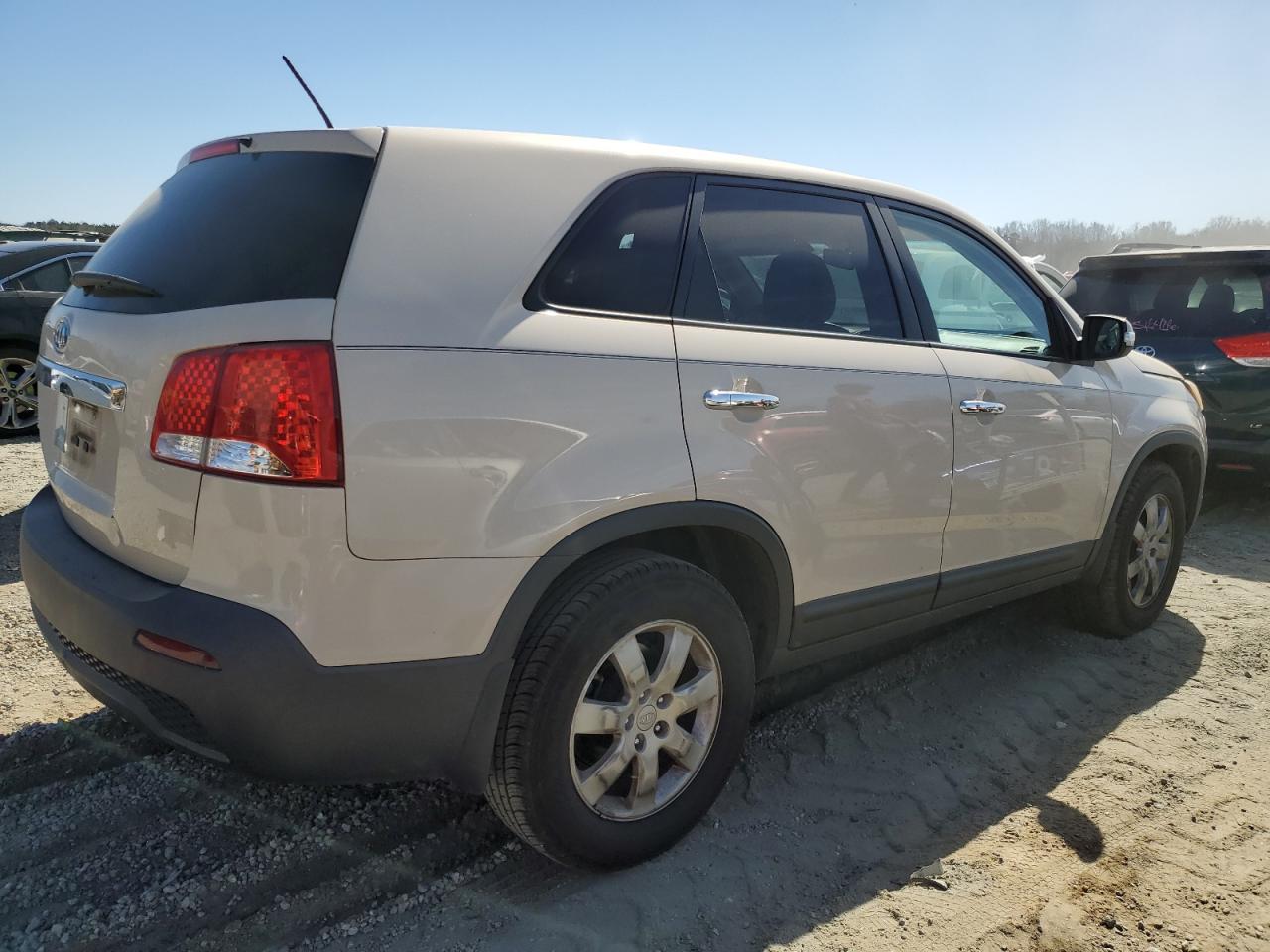 2011 KIA Sorento VIN 5XYKT3A16BG138910 Copart auction photo, front end damage thumbnail 3