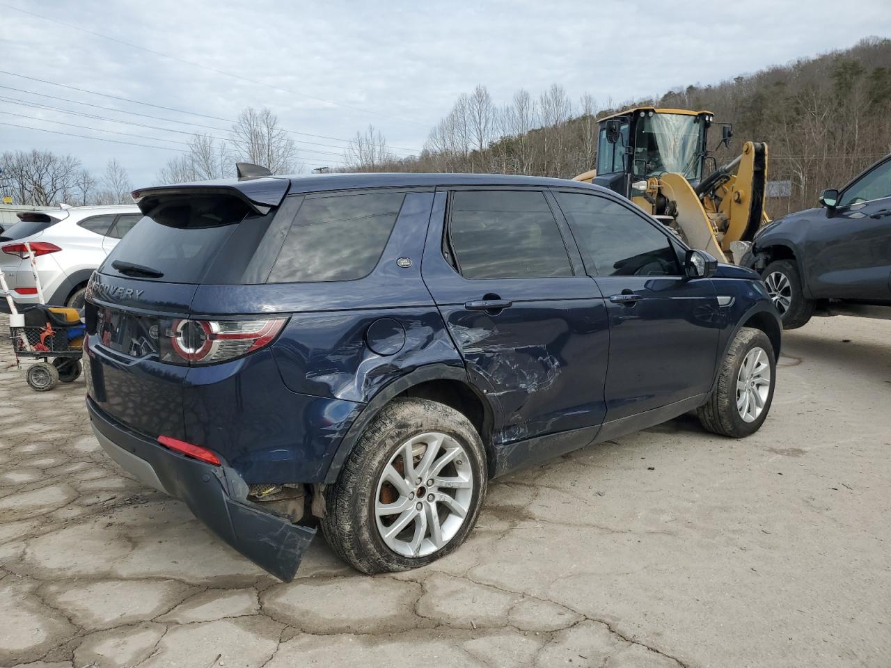 2017 Land Rover Discovery VIN SALCR2BG1HH709437 Copart auction photo, rear end / side damage thumbnail 3